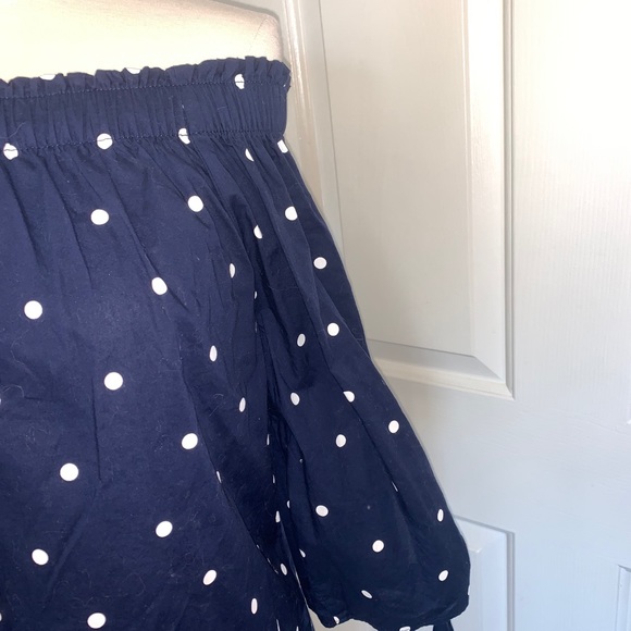 🌺Beautiful polka dot navy off shoulder blouse - Picture 3 of 7